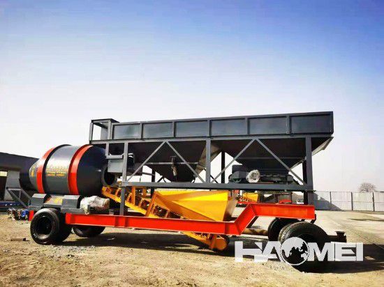 Mobile concrete mixing station