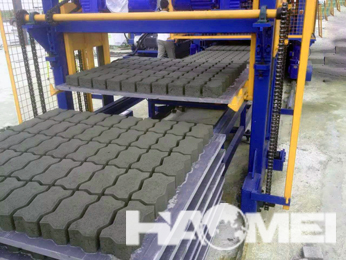 Fully automatic cement brick making machine