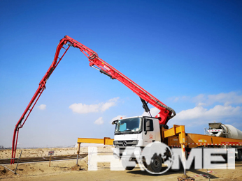 Concrete pump truck made in China