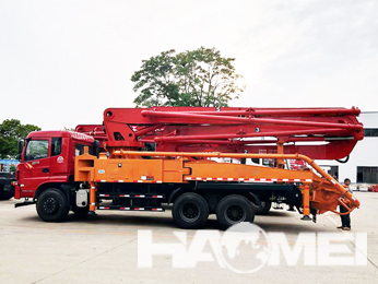 Boom concrete pump