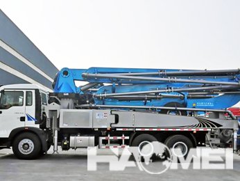 Mobile concrete boom pump truck