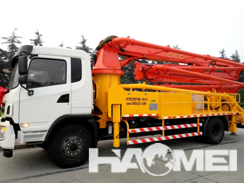 Small concrete boom pump